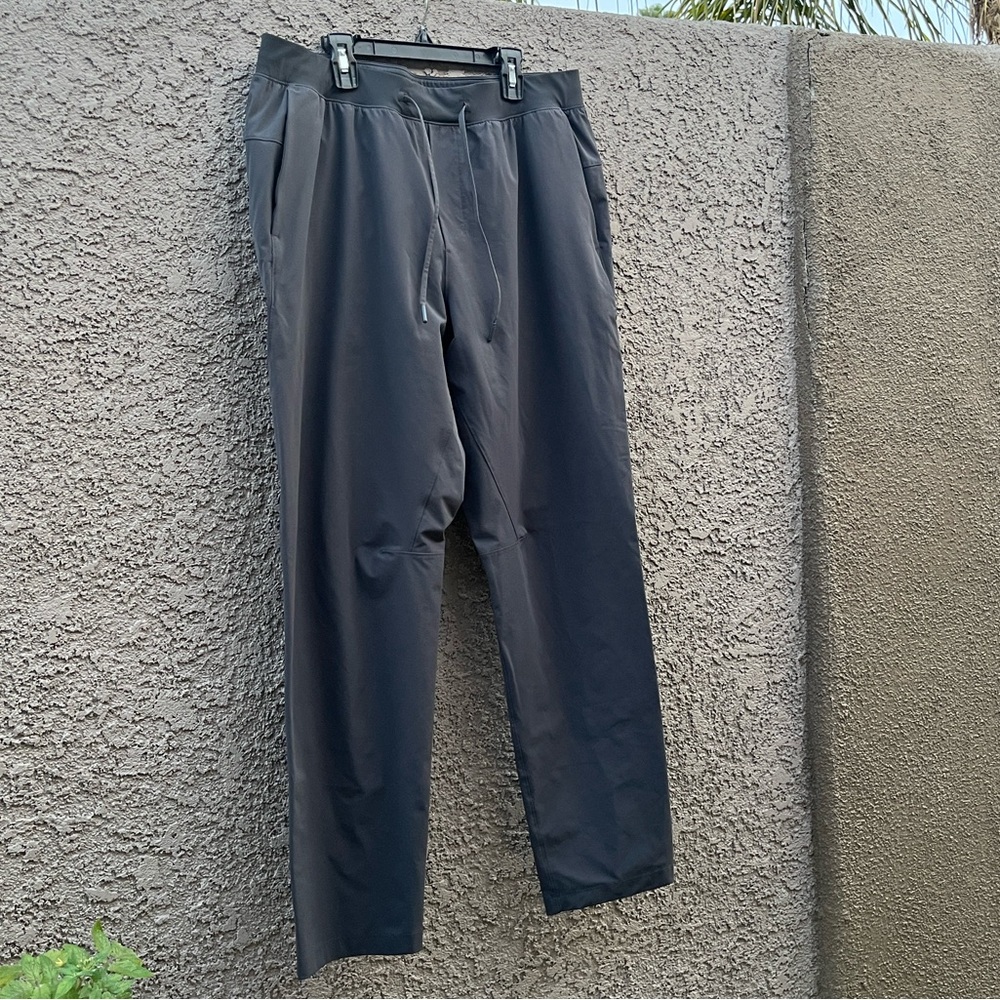 Lululemon men’s joggers / XL